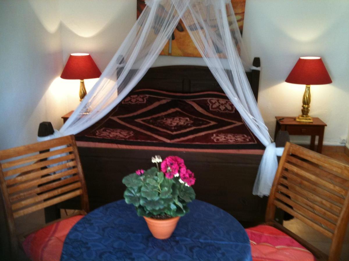 La Coccinelle Aparthotel Île du Levant Eksteriør bilde